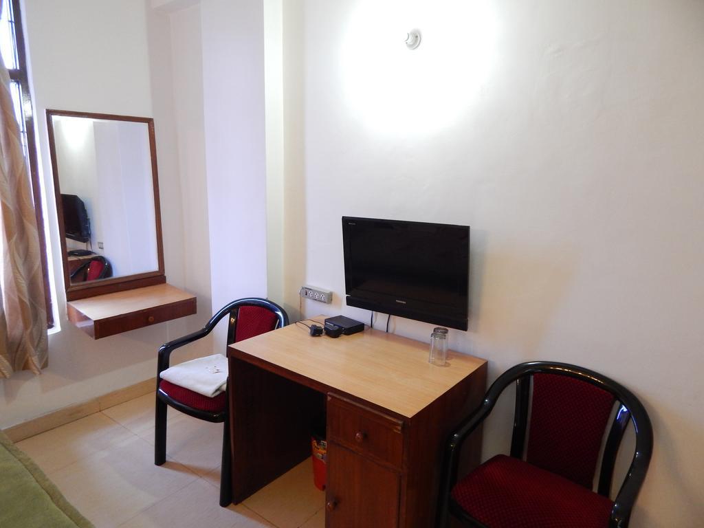 Airport Hotel Paradise International New Delhi Room photo