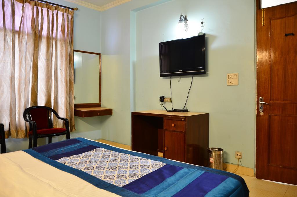 Airport Hotel Paradise International New Delhi Exterior photo