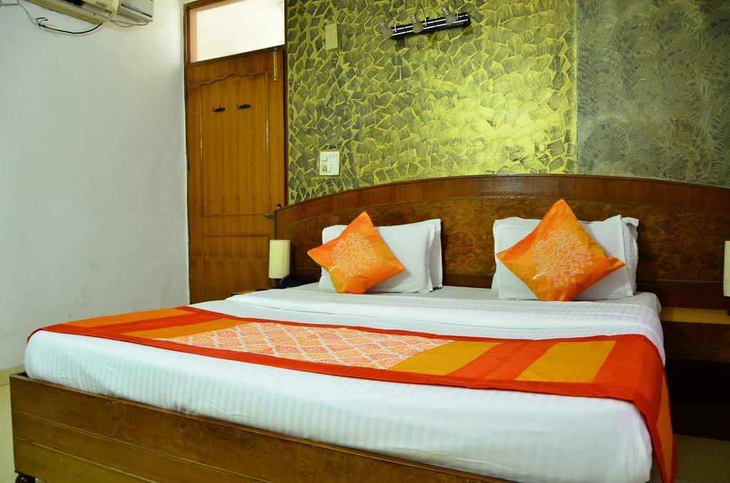 Airport Hotel Paradise International New Delhi Room photo