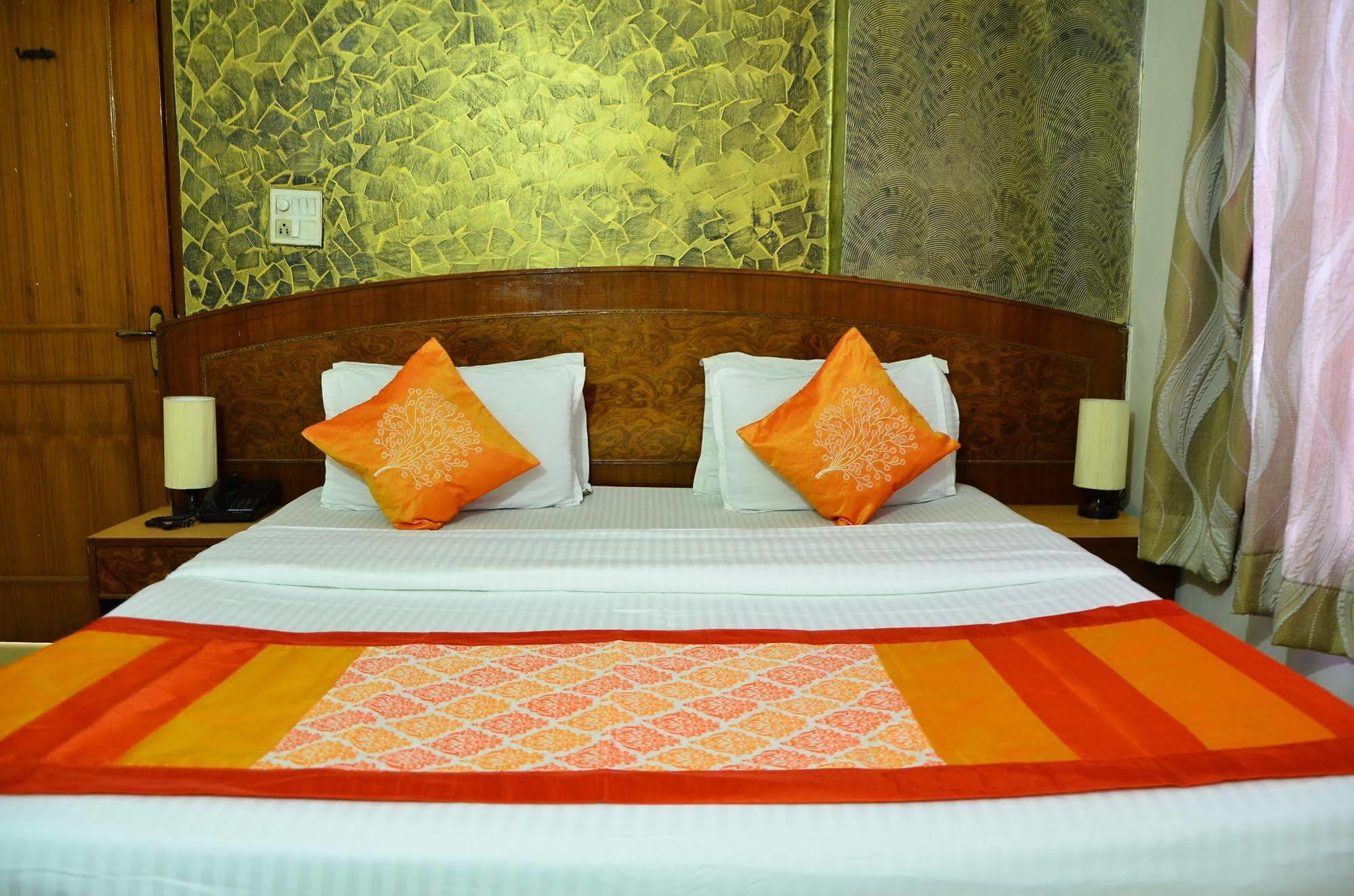 Airport Hotel Paradise International New Delhi Exterior photo